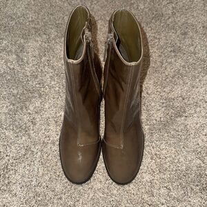Women’s 8.5- Tory Burch Boots- Brown